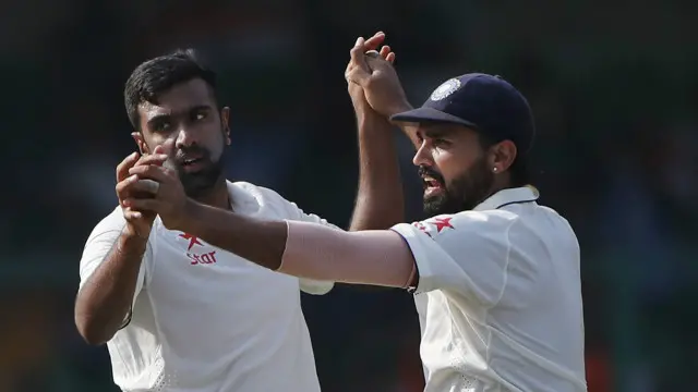 انڈیا کی جانب سے دوسری اننگز میں روی چندر ایشون نے 132 رن کے عوض میں چھ وکٹیں حاصل کیں