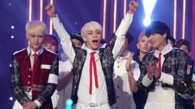 韩国偶像、男子组合“SHINee”在首尔演出。