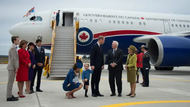 Принц Уильям и Кэтрин прилетели в Ванкувер