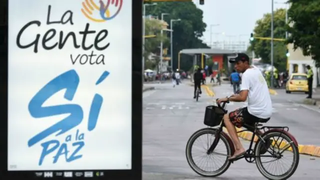 اینجا نوشته 'مردم به صلح رای آری میدهند'