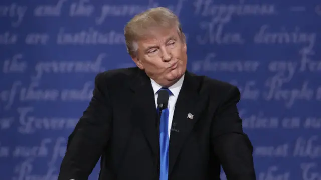 Donald Trump menyalahkan perjanjian dagang yang dinilainya buruk sehingga menyebabkan larinya pekerjaan dari AS ke negara-negara lain.