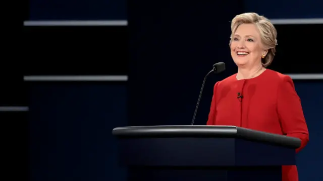 Sementara itu Clinton menuntut agar Trump membuka laporan pembayaran pajaknya pada publik.