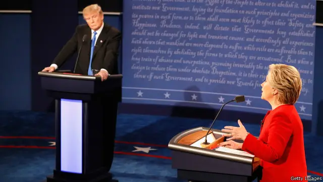 مباحثے میں ٹیکس گوشواروں کے بارے میں پوچھے گئے سوال پر ڈونلڈ مرمپ نے محتاط رویہ اختیار کیا