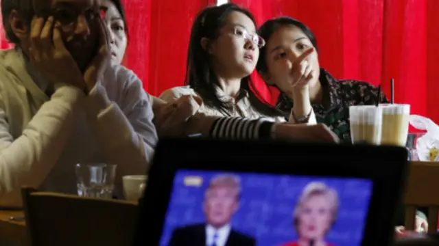 تماشاگران مناظره در پکن، چین