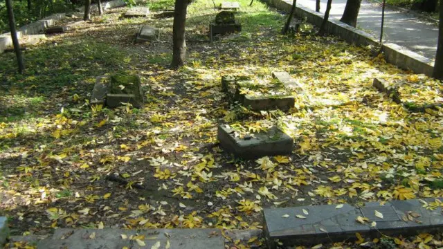 Могильні плити із колишнього еврейського цвинтаря у Бабиному Яру