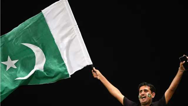 یہ پہلا موقع ہے کہ پاکستان نے تین ٹی ٹوئنٹی میچوں کی سیریز میں کلین سوئپ کیا ہے ۔