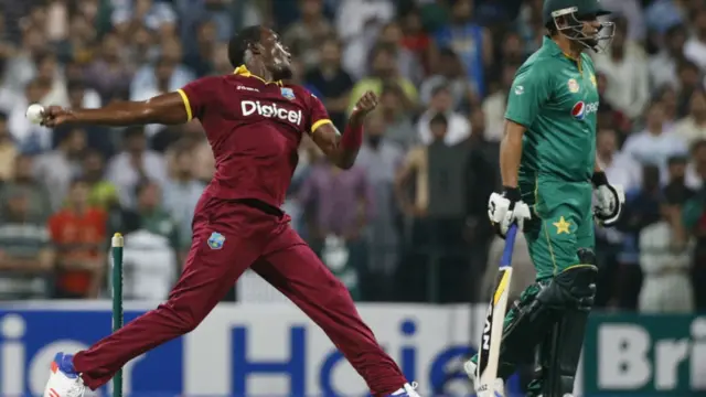 پاکستان نے مطلوبہ اسکور سولہویں اوور میں دو وکٹوں کے نقصان پر پورا کرلیا۔