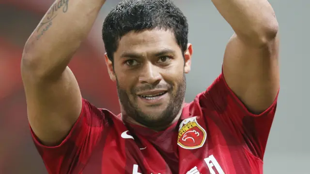 胡尔克庆祝进球