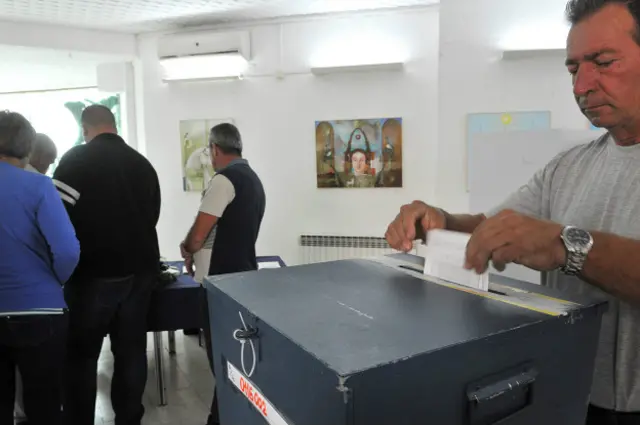 Конституційний суд Боснії і Герцеговини визнав референдум незаконним, але він все одно відбувся