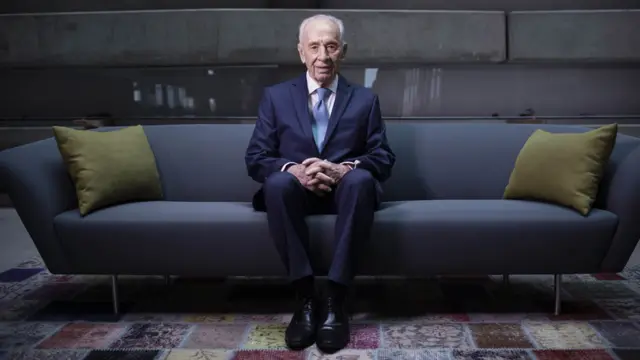 佩雷斯在雅法佩雷斯和平中心内留影(8/2/2016)