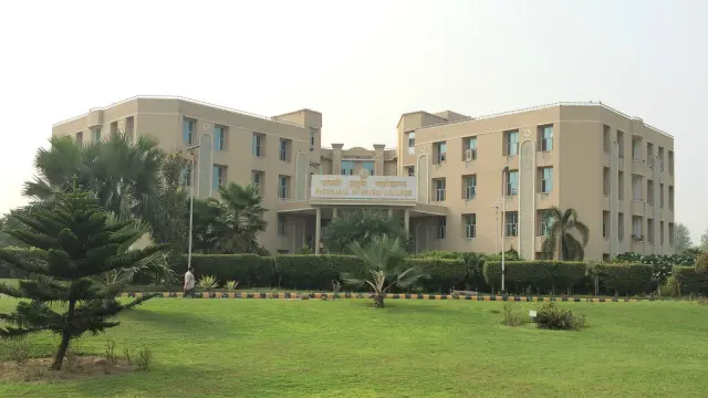 पतंजलि विश्वविद्यालयको मुख्य जिम्वेवारी पनि बालकृष्णले सम्हालिरहेका छन्