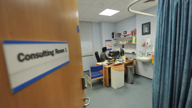 《英国癌症期刊》表示，在急诊中诊断出大肠癌的1/5的病人早有“红灯式”预警症兆，但都被家庭医生忽视。