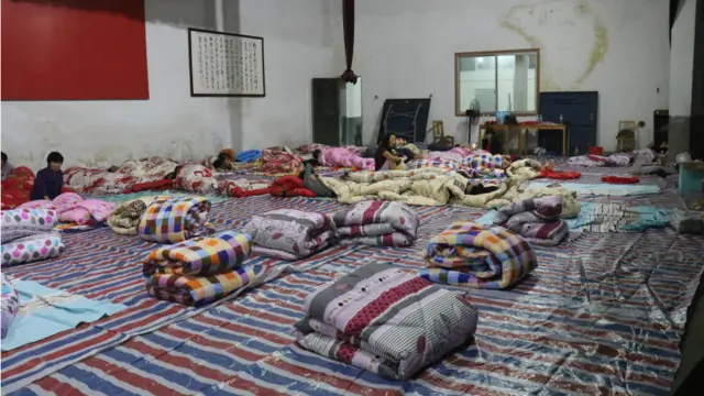 安置在北界村文化礼堂避灾点的浙江灾民