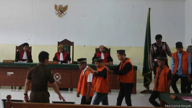 Seorang terdakwa kasus pemerkosaan dan pembunuhan Yuyun dijatuhi hukuman mati.