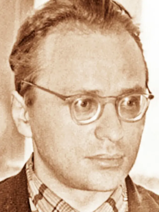 Письменник Анатолій Кузнєцов описав усе, що бачив на власні очі, в романі-документі "Бабин Яр". Радянська цензура порізала текст чи не вдвічі, бо не хотіла правди