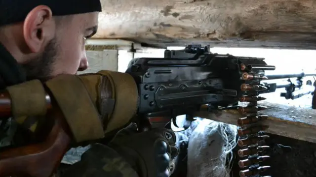 Відводити мають всю зброю та військових