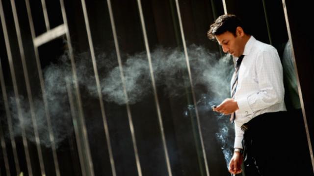 压力会引发吸烟、喝酒等坏习惯，从而降低寿命(图片来源：Getty Images)