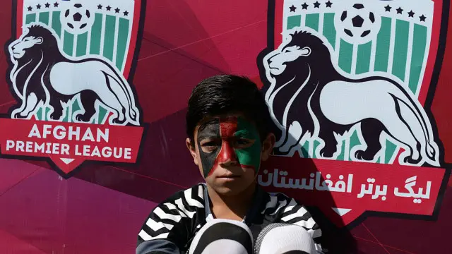 د لوبې له پیلېدلو یوه ورځ مخکې د فوټبال مینه والو ټول ټکټونه را نیولي و.