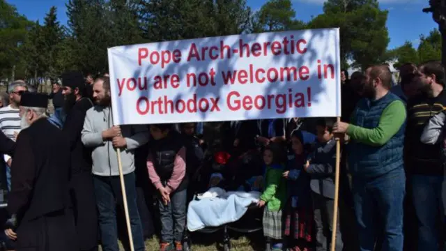 На месу Папи Римського прийшло несподівано мало людей