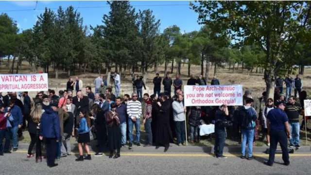 У Грузії Папу Франциска зустріли протестом