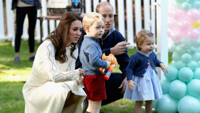 剑桥公爵一家在户外活动日中