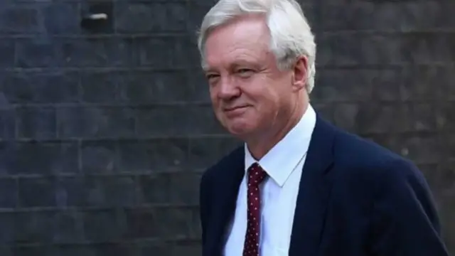 وزير شؤون الخروج من الاتحاد الأوروبي ديفيد ديفيز سيتحدث في مؤتمر حزب المحافظين السنوي عن ضمان حقوق العمال بعد الخروج من الاتحاد الأوروبي.