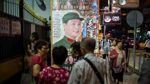 香港新光戏院外的《毛泽东》粤剧海报