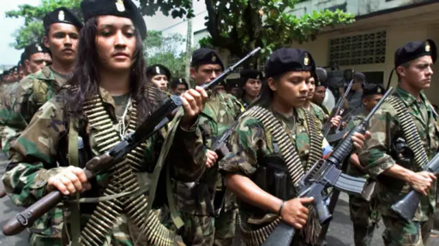 Kelompok pemberontak FARC. Dalam konflik selama 52 tahun, 260.000 orang telah tewas dan lebih dari enam juta orang harus mengungsi dari rumahnya.