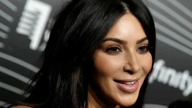 كيم كانت في مقر إقامتها وقت السطو عليه.