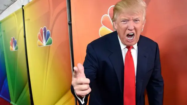 在节目录制过程中，特朗普经常对女性的乳房、臀部、身材和性吸引力作出评价，让周围的人难堪尴尬。