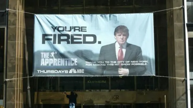 特朗普从2003至2015年担纲《学徒》的主持人。节目的走红也让特朗普成为美国家喻户晓的公众人物。