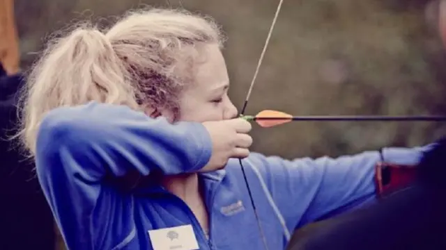 تقول الجمعية إنه ينبغي أن تكون الفتيات قادرات على تجربة أنشطة جديدة دون القلق من مظهرهن