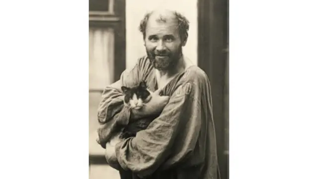 具有反叛精神、穿著長袖長袍的古斯塔夫·克里姆特是布洛赫-鮑爾他們最欣賞的藝術家之一(圖片來源:Associated Press)