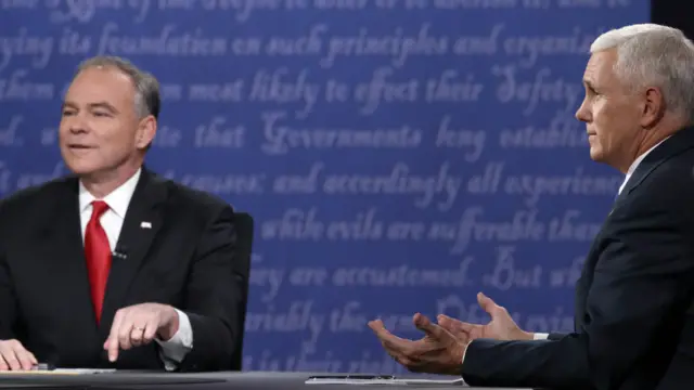 民主党副总统候选人凯恩（左）和共和党副总统候选人彭斯（右）。