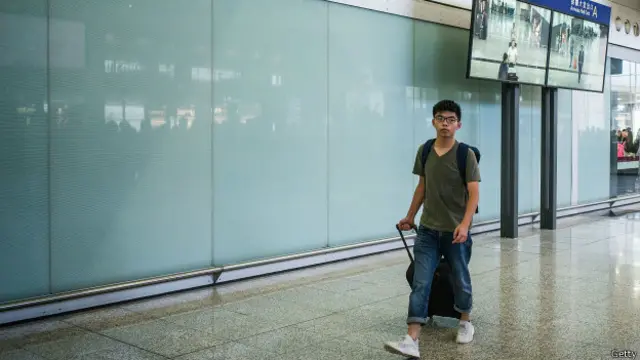 黃之鋒回到香港機場