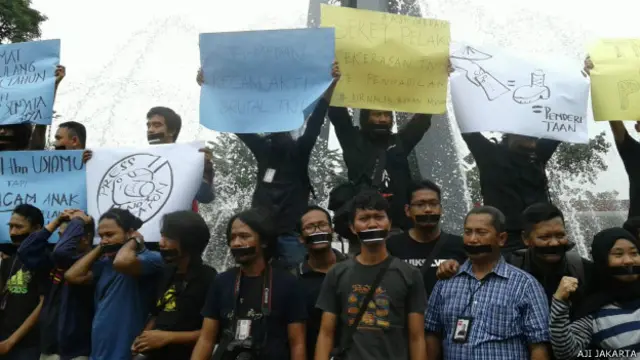 Wartawan menyerukan agar pelaku kekerasan atas wartawan ditindak tegas TNI.