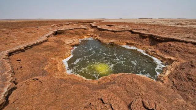 含硫温泉、熔岩层和富含矿物质的湖泊点缀着达纳基尔凹地（图片来源：Dave Stamboulis）