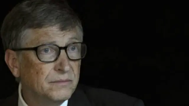 رغم شهرة بيل غيتس الواسعة كأحد أبرز الوجوه في صناعة التكنولوجيا، كان يتسم بقدر كبير من الخجل