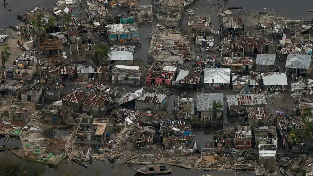 هايتي لا تزال تحصي أعداد القتلى وتقيم الأضرار الناجمة عن الإعصار ماثيو، الذي يعد أقوى إعصار يقع في منطقة الكاريبي على مدار عشرة أعوام. ومن أكثر المناطق المتضررة، الأجزاء الغربية من شبه جزيرة تيبورون.