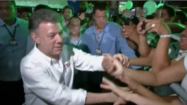 الرئيس الكولومبي خوان مانويل سانتوس فاز بجائزة نوبل للسلام هذا العام بعد توقيع اتفاق سلام مع جماعة فارك المسلحة