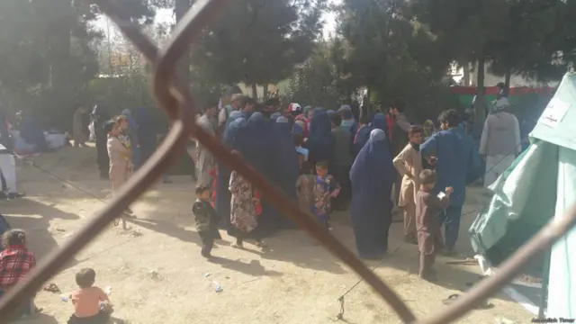 دولتي ادارې او موسسې پر دغو خلکو مرستې وېشي خو چارواکي وایي د هغوی اړتیا پوره کولو لپاره بسنه نه کوي