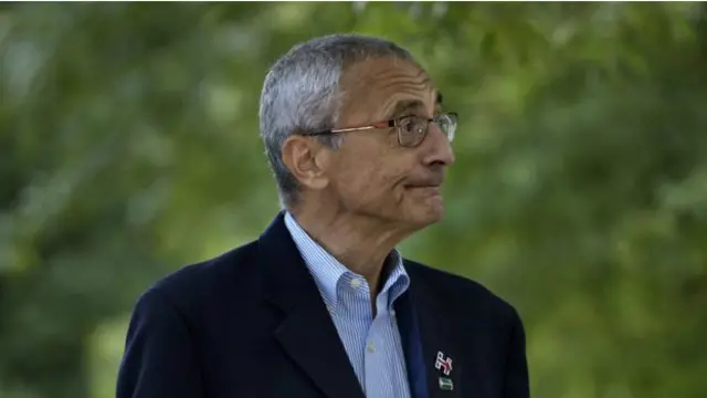 Керівник штабу Хілларі Клінтон Джон Подеста, пошту якого теж зламали, звинуватив у хакерській атаці Росію