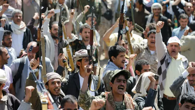 Para pengunjukrasa, yang berkumpul di luar markas PBB, menuntut adanya penyelidikan internasional terkait serangan udara yang diduga dilakukan pasukan koalisi pimpinan Arab Saudi.