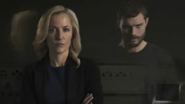 السلسلة الثالثة من مسلسل "السقوط" تُعرض حاليا على قناة بي بي سي 2