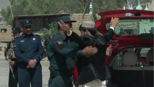 د افغانستان په سوېلي ولایت کندهار کې چارواکي وايي، دغلته د ټیکاو راز د وسله والو ډلو پر وړاندې د امنیتي ځواکونو پرېکند دریځ دی.