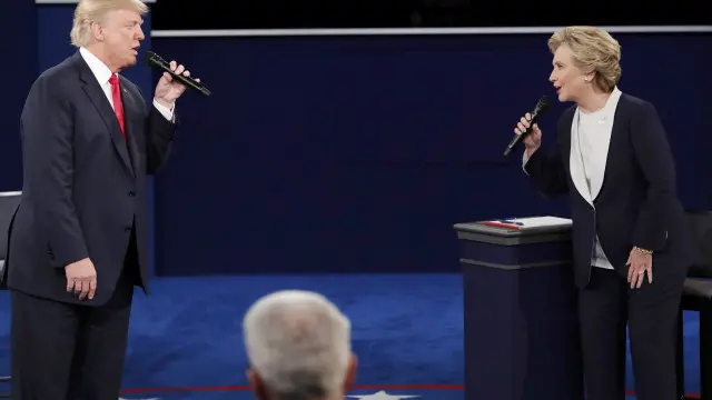 اختلف المرشحان بشأن قضايا الرعاية الصحية والموقف من المسلمين والهجرة.