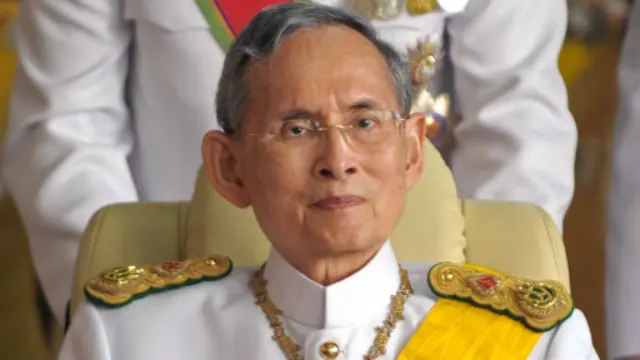 已故泰國國王普密蓬深受國民愛戴