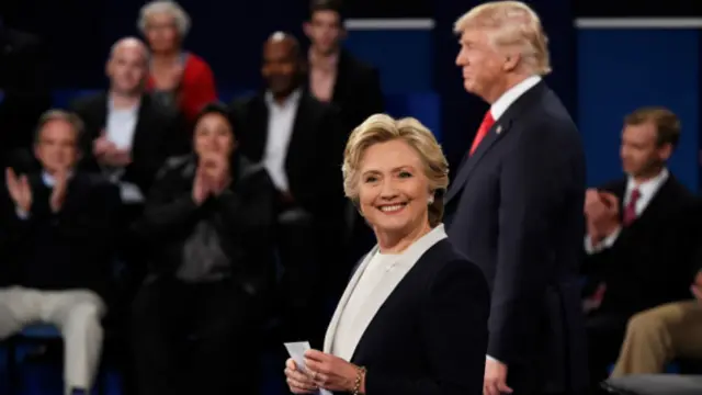 希拉里在回答私人电子邮件问题时表示：“对于严谨处理机密电邮，我承担很大的责任。”