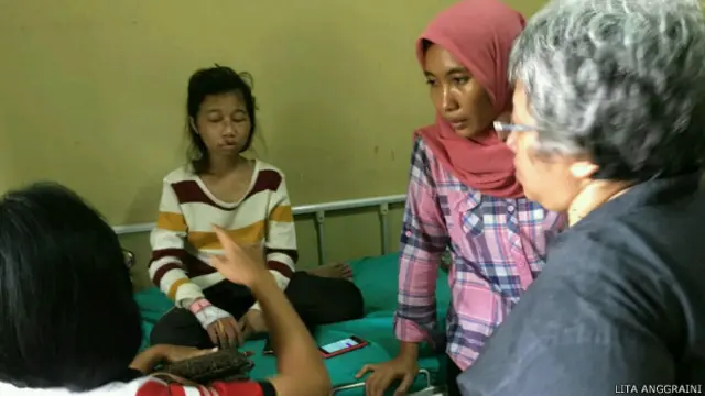 Ani, "Mata Ani katarak, hidung Ani patah, mulut Ani sumbing. Ani juga kena penyakit TB karena kotoran kucing."