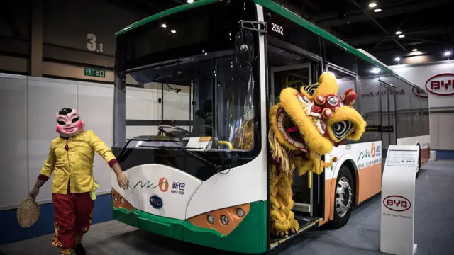 在香港展出的一辆比亚迪电动巴士(资料图片)